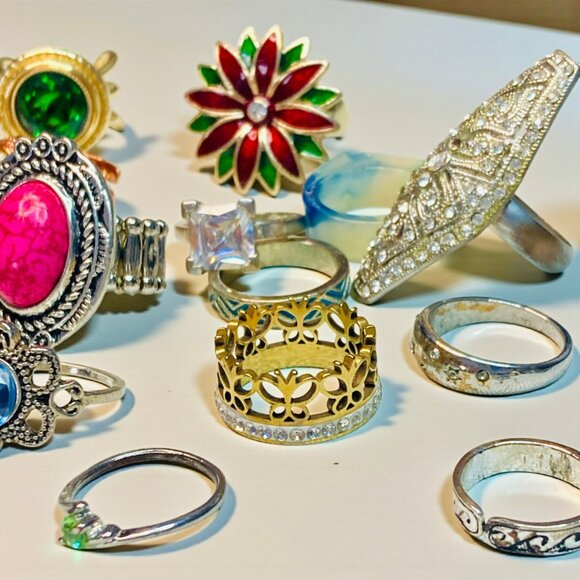 Lot of 20 Fashion Rings - Fair to Good Condition -274 - Picture 2 of 3